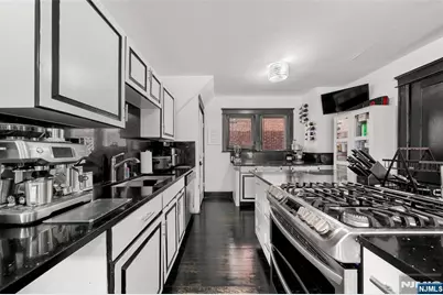 461 Greenmount Avenue, Cliffside Park, NJ 07010 - Photo 10