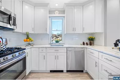 1130 Abbott Boulevard, Fort Lee, NJ 07024 - Photo 12
