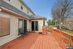 619 Cadmus Ct, Teaneck Township, NJ 07666 - Photo 10