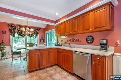 8 Tomahawk Drive, Wayne, NJ 07470 - Photo 6