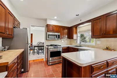 300 Briarwood Drive, Wyckoff Township, NJ 07481 - Photo 12