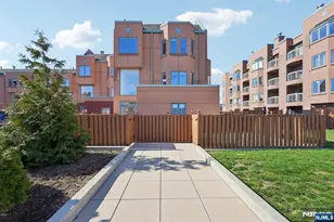 316 Thornton Ct T316, Edgewater, NJ 07020 - Photo 2