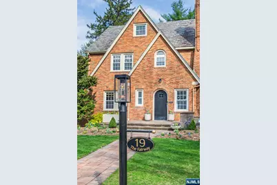 19 The Fairway, Montclair, NJ 07043 - Photo 2