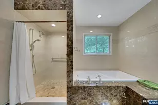 5 Pelican Ct, Paramus, NJ 07652 - Photo 14
