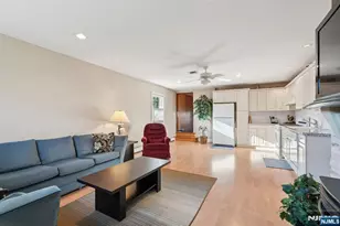 2 Ivy Ln, Wallington, NJ 07057 - Photo 10