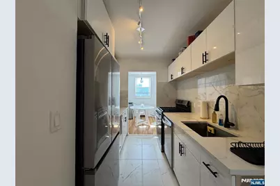 2160 Center Avenue 4G #4G, Fort Lee, NJ 07024 - Photo 1