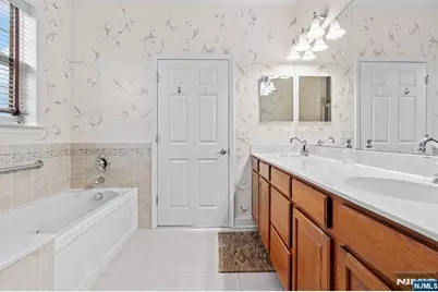 8 Cliff Road B3 #B3, Woodland Park, NJ 07424 - Photo 16