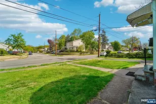 31-18 Norwood Dr, Fair Lawn, NJ 07410 - Photo 4