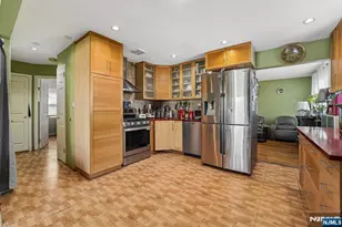31-18 Norwood Dr, Fair Lawn, NJ 07410 - Photo 14