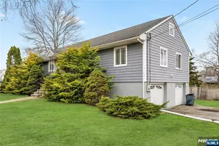 4 Jeffrey Rd, Wayne, NJ 07470 - Photo 2
