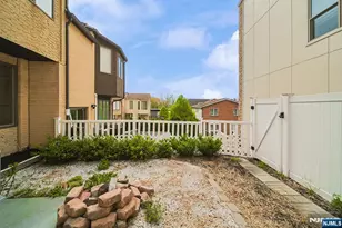 18 Veterans Way, Edgewater, NJ 07020 - Photo 22