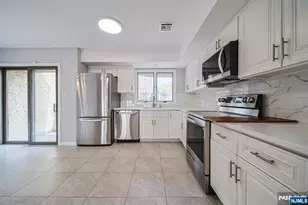 18 Veterans Way, Edgewater, NJ 07020 - Photo 8