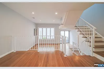 18 Veterans Way, Edgewater, NJ 07020 - Photo 2