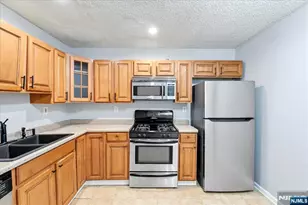 28 Boston Ct, Newark, NJ 07103 - Photo 14