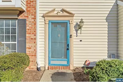 28 Boston Court, Newark, NJ 07103 - Photo 2