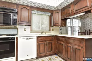 19 Aldbury Dr, Upper Saddle River, NJ 07458 - Photo 8