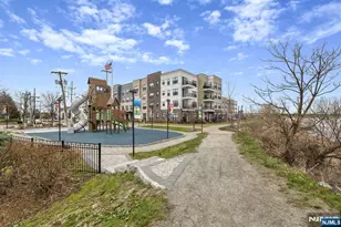 35 Riverview Ct 35, Secaucus, NJ 07094 - Photo 32