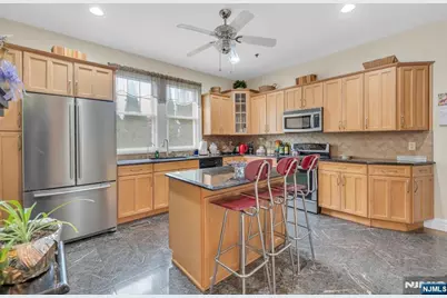 60 Hawthorne Avenue, East Orange, NJ 07018 - Photo 8