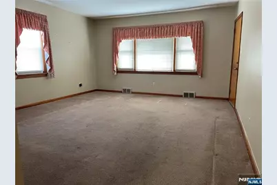 529 Fern Avenue, Lyndhurst Township, NJ 07071 - Photo 2