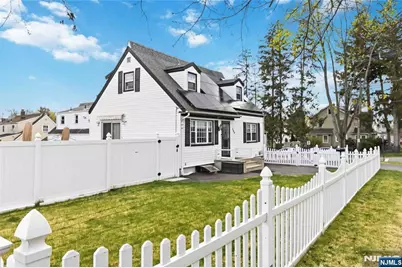 569 Linden Avenue, Teaneck Township, NJ 07666 - Photo 4