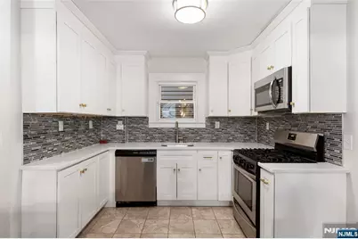 38 Hinsdale Place, Newark, NJ 07104 - Photo 8