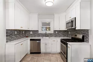 38 Hinsdale Pl, Newark, NJ 07104 - Photo 8