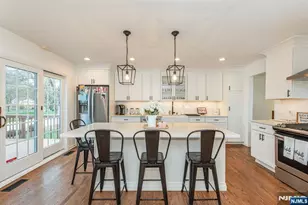 8 Cypress Ct, Fairfield, NJ 07004 - Photo 4