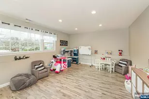 8 Cypress Ct, Fairfield, NJ 07004 - Photo 24