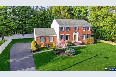 18 Stonewall Court, Mahwah, NJ 07430 - Photo 2