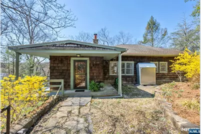 27 Middle Road, Bloomingdale, NJ 07420 - Photo 2