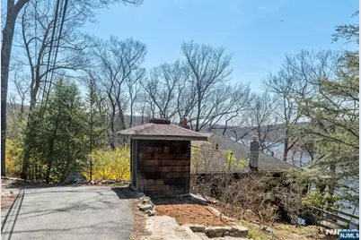 27 Middle Road, Bloomingdale, NJ 07420 - Photo 50