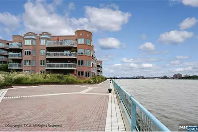 404 Jefferson Court Ph4 #PH4, Edgewater, NJ 07020 - Photo 2