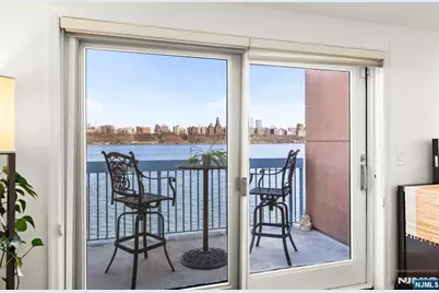 404 Jefferson Court Ph4 #PH4, Edgewater, NJ 07020 - Photo 10