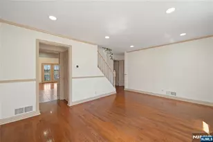 22 Cottage Ln, Clifton, NJ 07012 - Photo 2