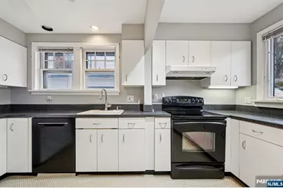 971 Garrison Avenue, Teaneck Township, NJ 07666 - Photo 10
