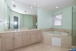 97 Winged Foot Dr 101, Livingston, NJ 07039 - Photo 22