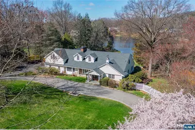 240 Green Ridge Road, Franklin Lakes, NJ 07417 - Photo 2