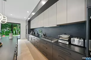 90 Columbus Dr, Tenafly, NJ 07670 - Photo 12