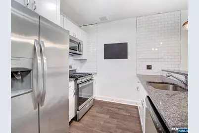 90 Clinton 204 #204, Newark, NJ 07114 - Photo 4