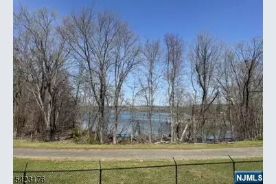 168 Levinberg Lane, Wayne, NJ 07470 - Photo 2
