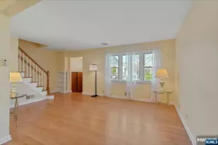 90 Arnot Pl, Paramus, NJ 07652 - Photo 6
