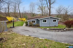 10 Laurel Trail, Kinnelon, NJ 07405 - Photo 2