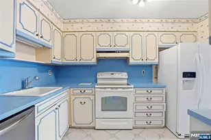 8 Irongate 202, Metuchen, NJ 08840 - Photo 8