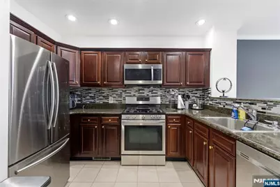 324 The Promenade, Edgewater, NJ 07020 - Photo 10
