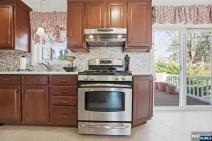 28 Lord Stirling Dr, Parsippany, NJ 07054 - Photo 14