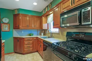 149 Park Dr, New Milford, NJ 07646 - Photo 16