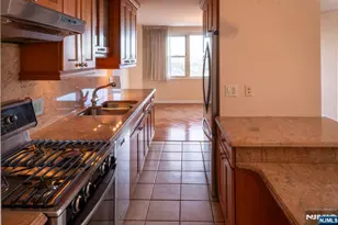 555 North Ave 20F, Fort Lee, NJ 07024 - Photo 2