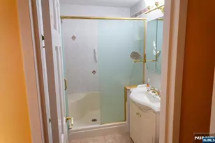 555 North Ave 20F, Fort Lee, NJ 07024 - Photo 8