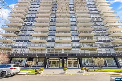 6050 Kennedy Boulevard 2E #2E, West New York, NJ 07093 - Photo 4