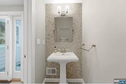 89 Surrey Lane, Tenafly, NJ 07670 - Photo 18